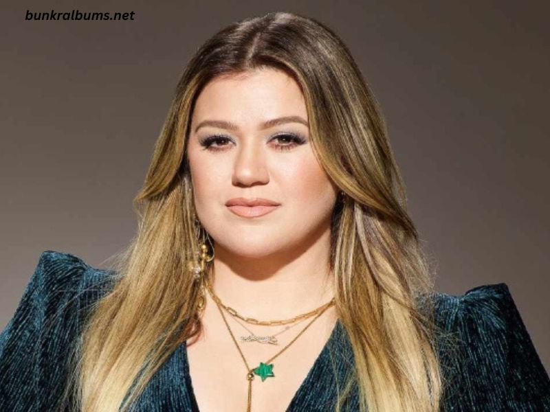 Who Is Kelly Clarkson Dating?